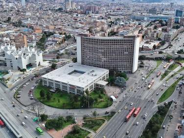 Aviso informativo: solicitud de publicación de la Agencia Nacional de Tierras.  La Unidad Administrativa Especial de Catastro Distrital por solicitud de la Agencia Nacional de Tierras informa a la comunidad en general que:  Con el fin de comunicar a los ocupantes e interesados la apertura del Folio de Matrícula Inmobiliaria de los predios que se relacionan a continuación